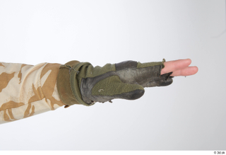 Photos Robert Watson Army Czech Paratrooper gloves hand 0001.jpg